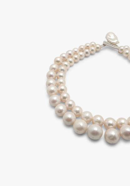 Necklace: freshwater pearls, leather