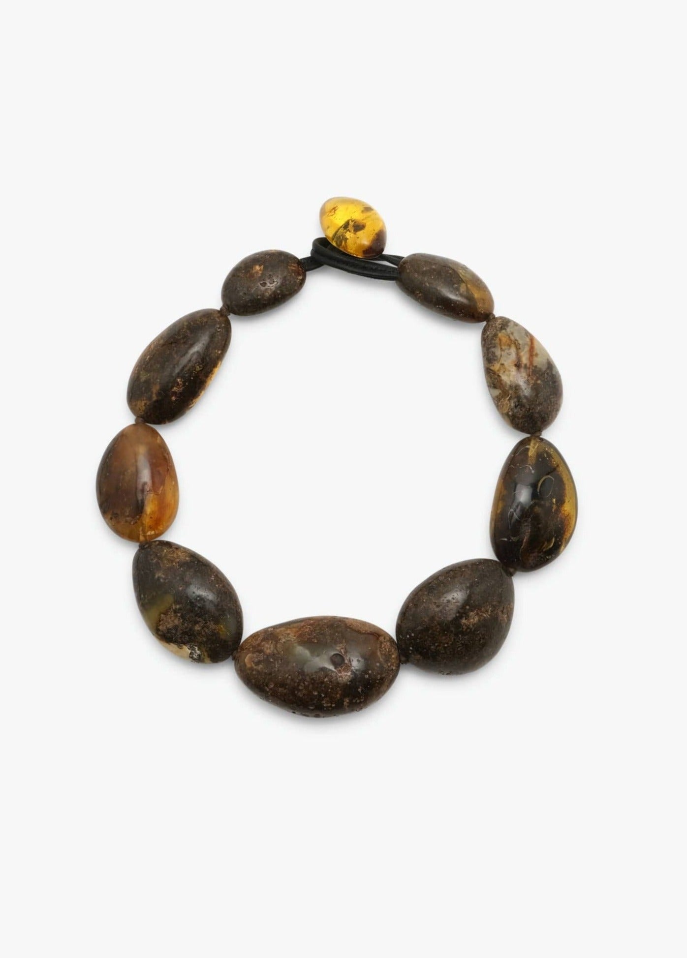 Necklace: amber