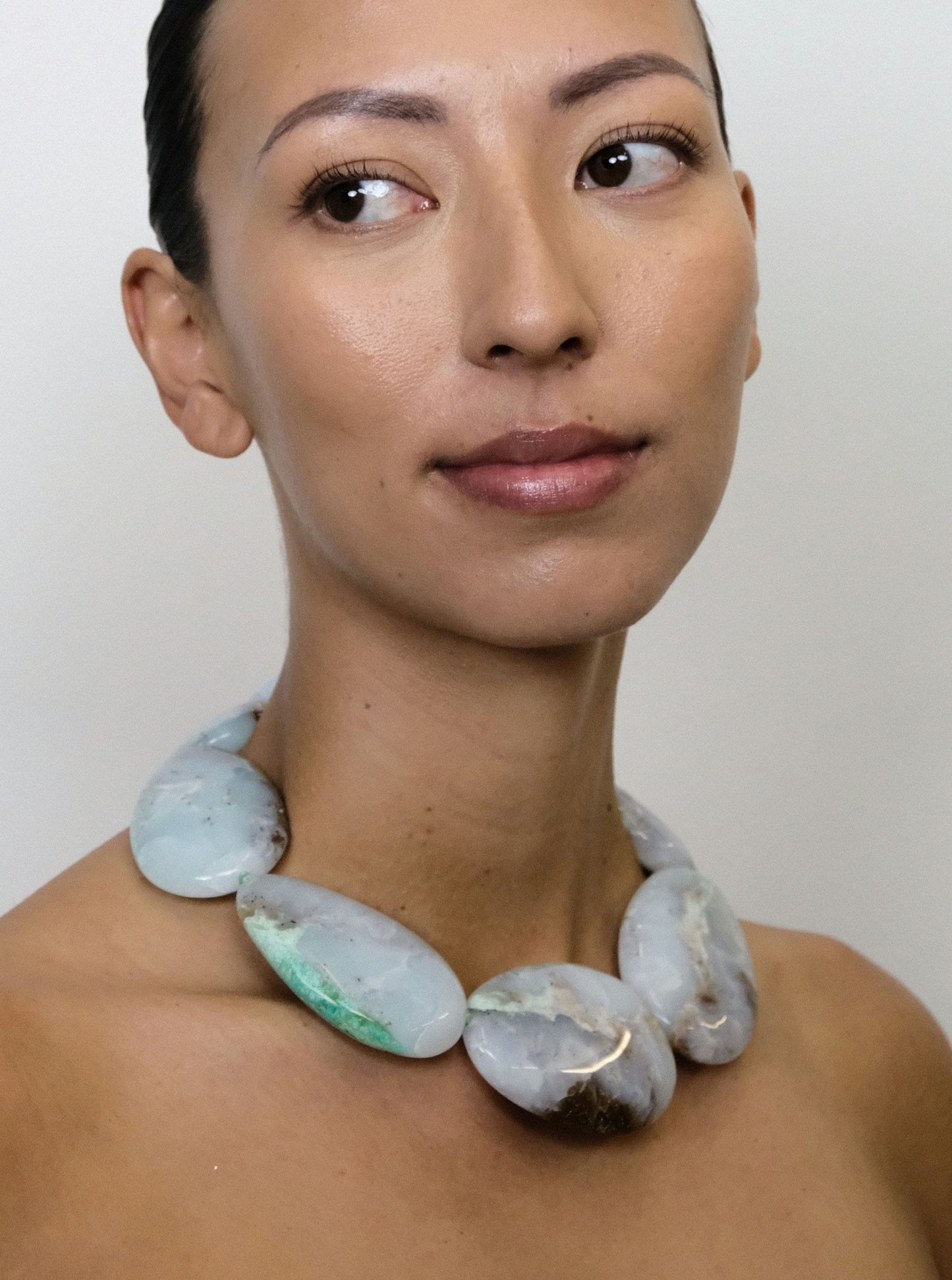 Necklace: chrysoprase with motherstone