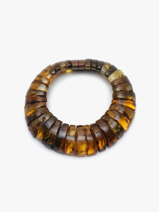 Necklace: amber