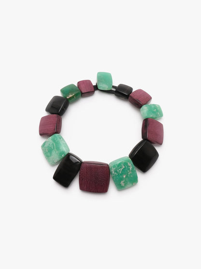 Necklace: horn, amarant, chrysoprase