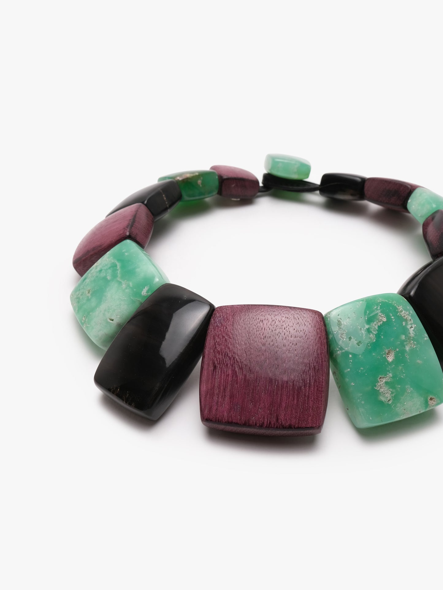 Necklace: horn, amarant, chrysoprase