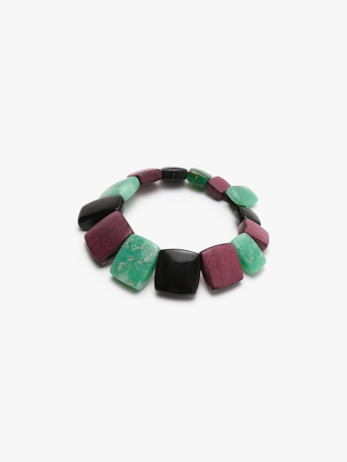 Necklace: horn, amarant, chrysoprase