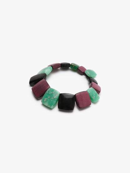 Necklace: horn, amarant, chrysoprase