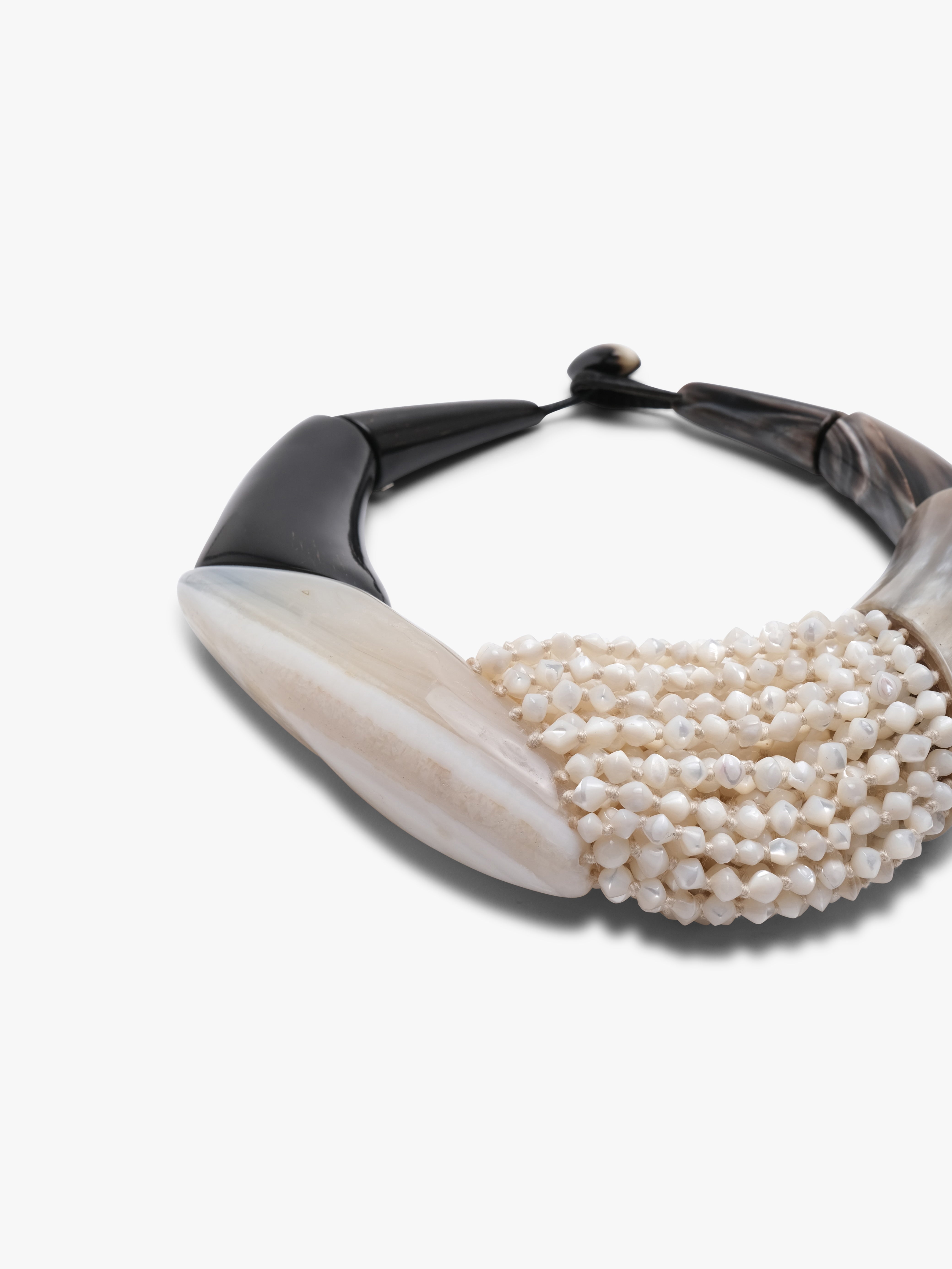 Necklace: agate, horn, mother of pearl