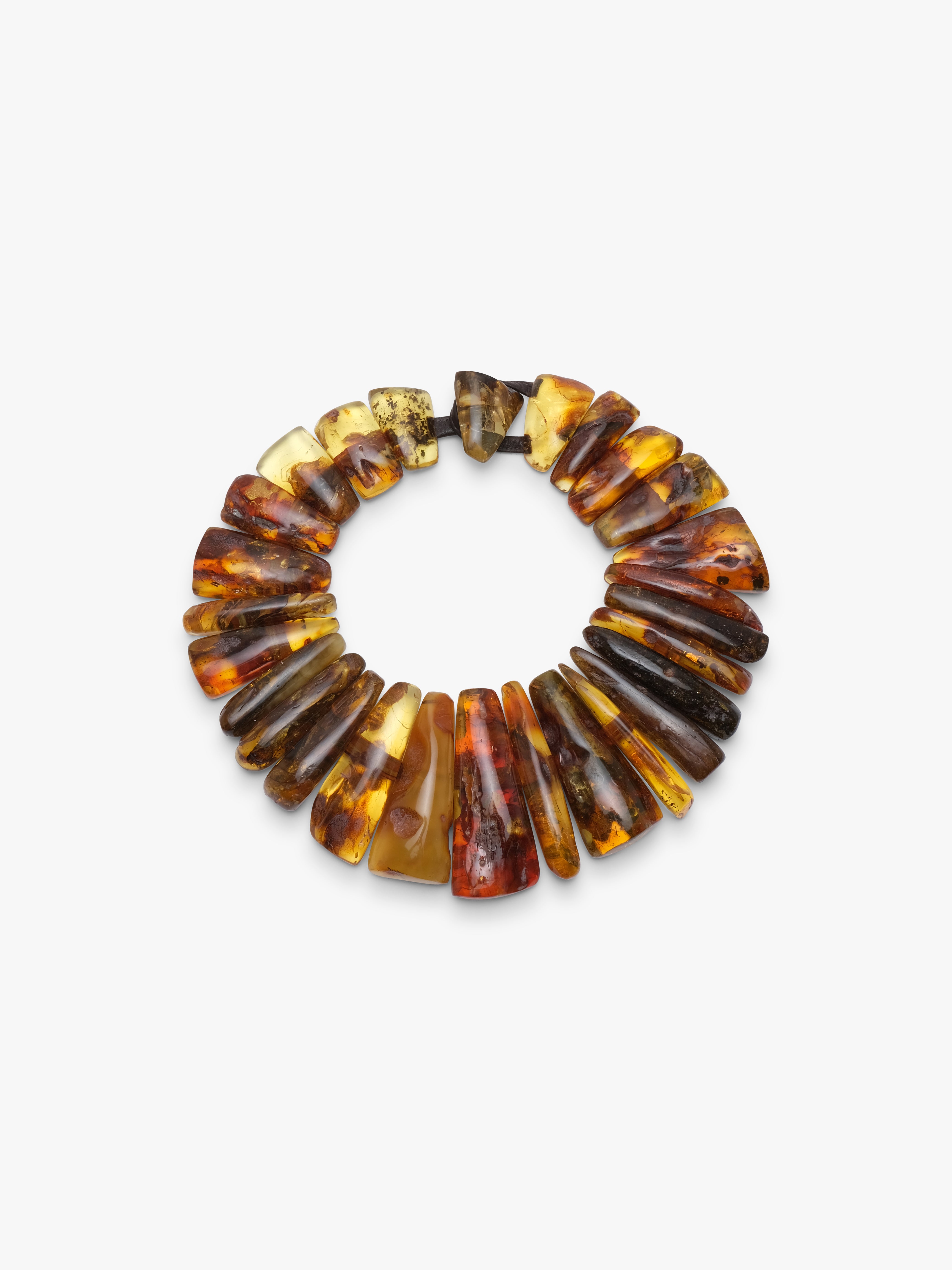 Necklace: amber