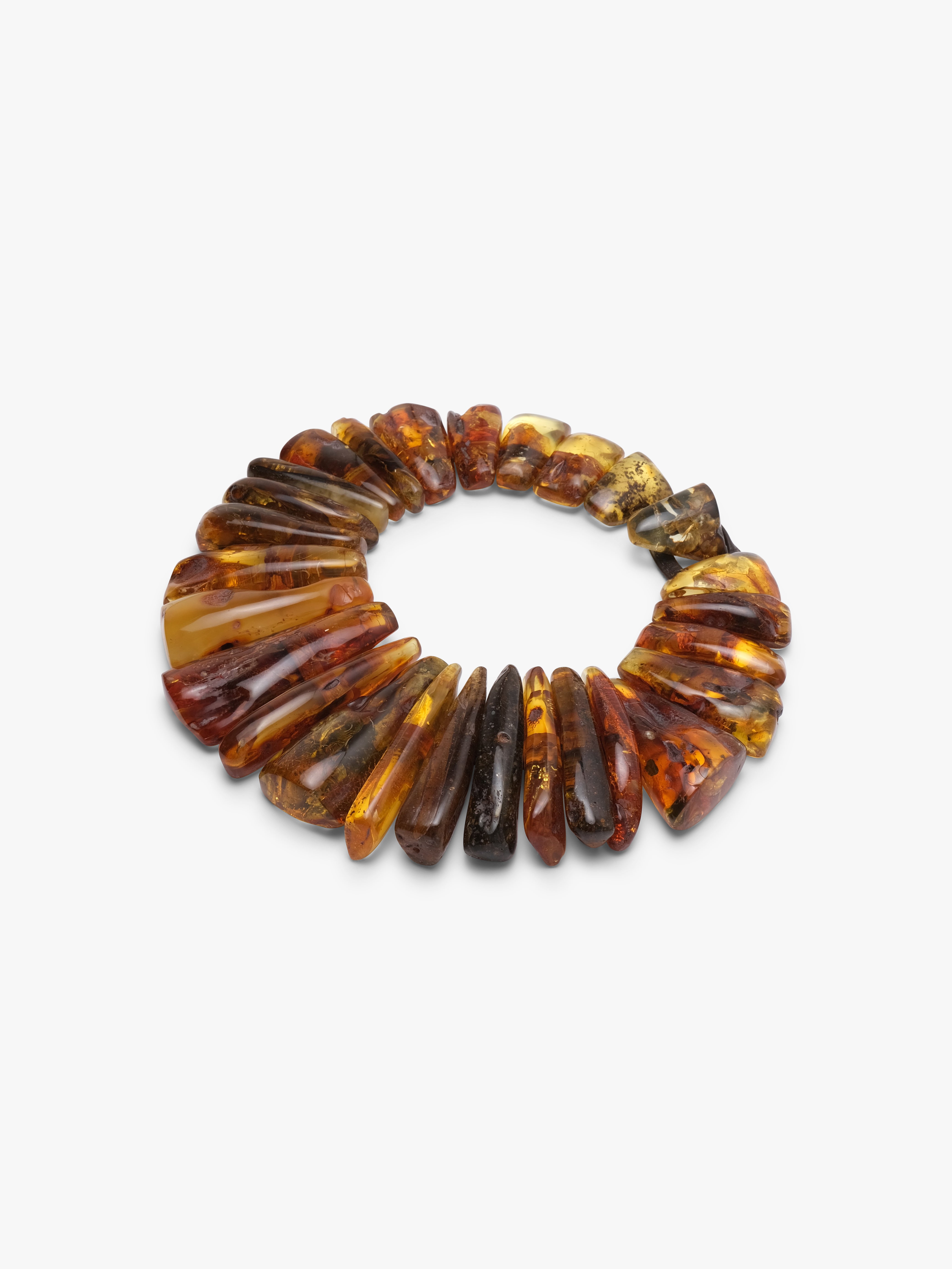 Necklace: amber