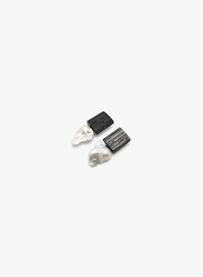 Earring: baroque pearl, tourmaline
