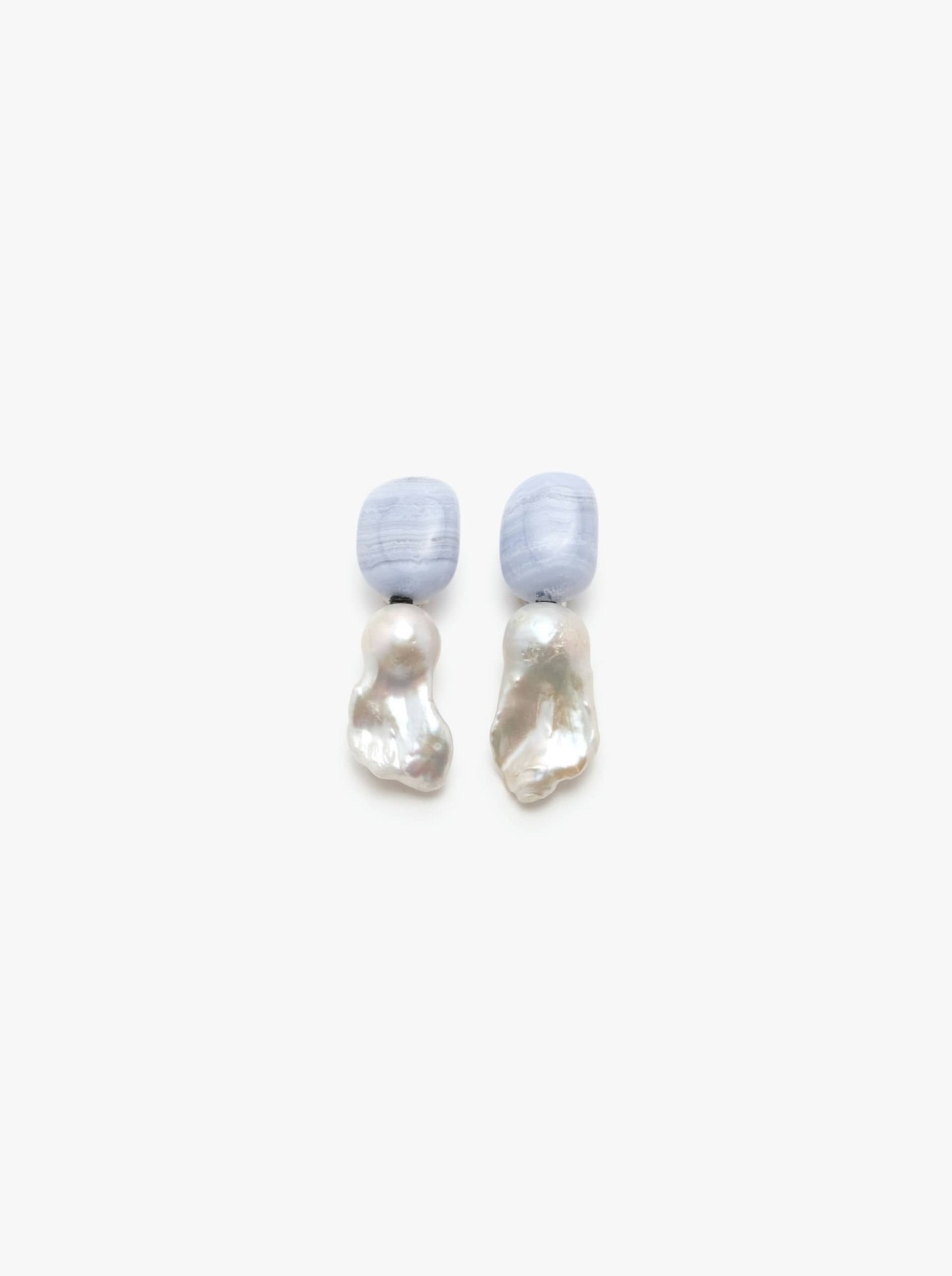 Earclips: baroque pearl, blue agate