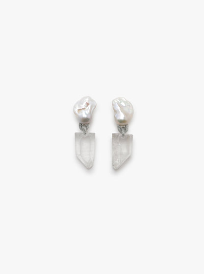 Earring: pearl, quartz, steel wire