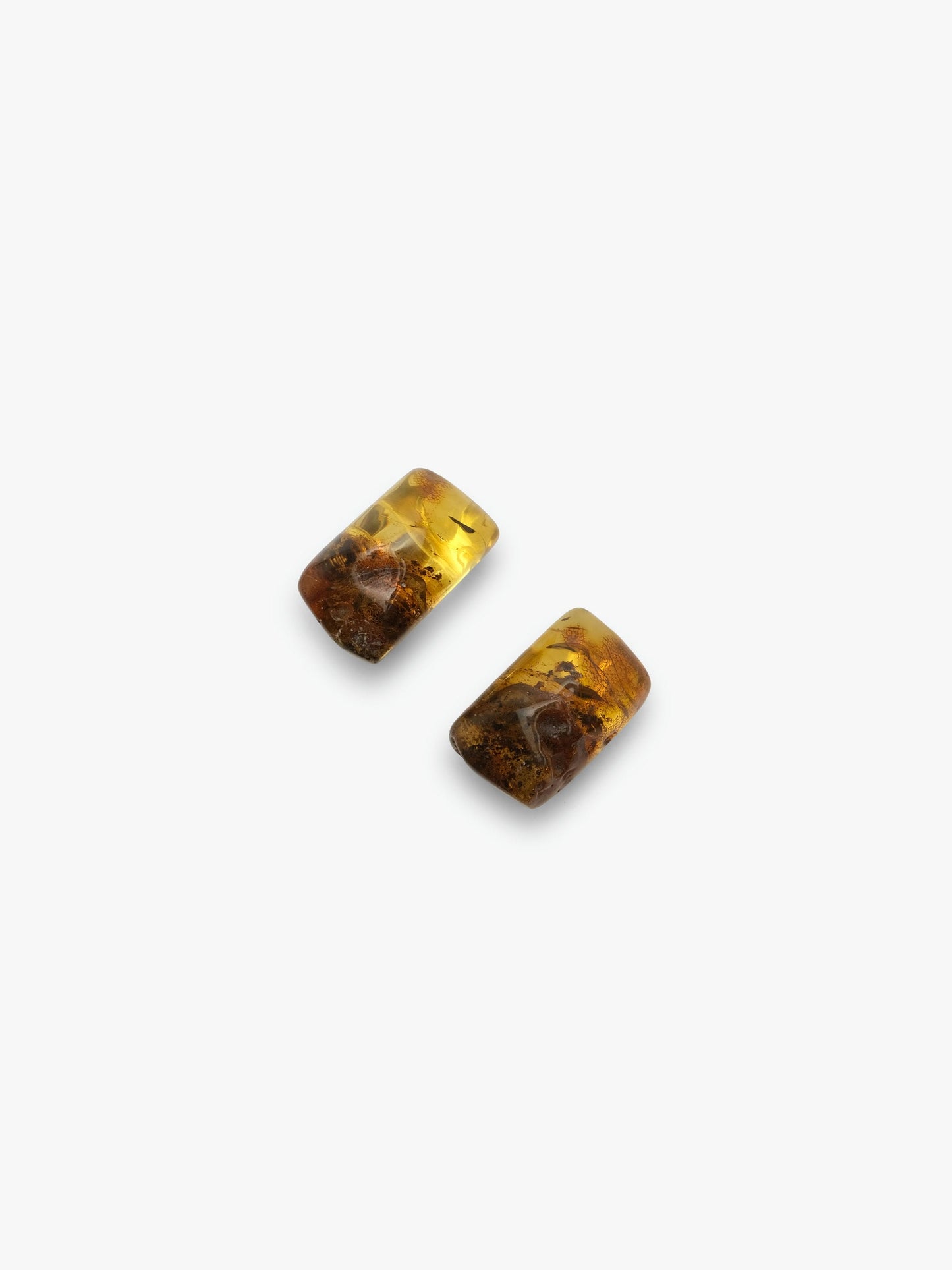 Earring: amber