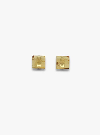 Earring: amber