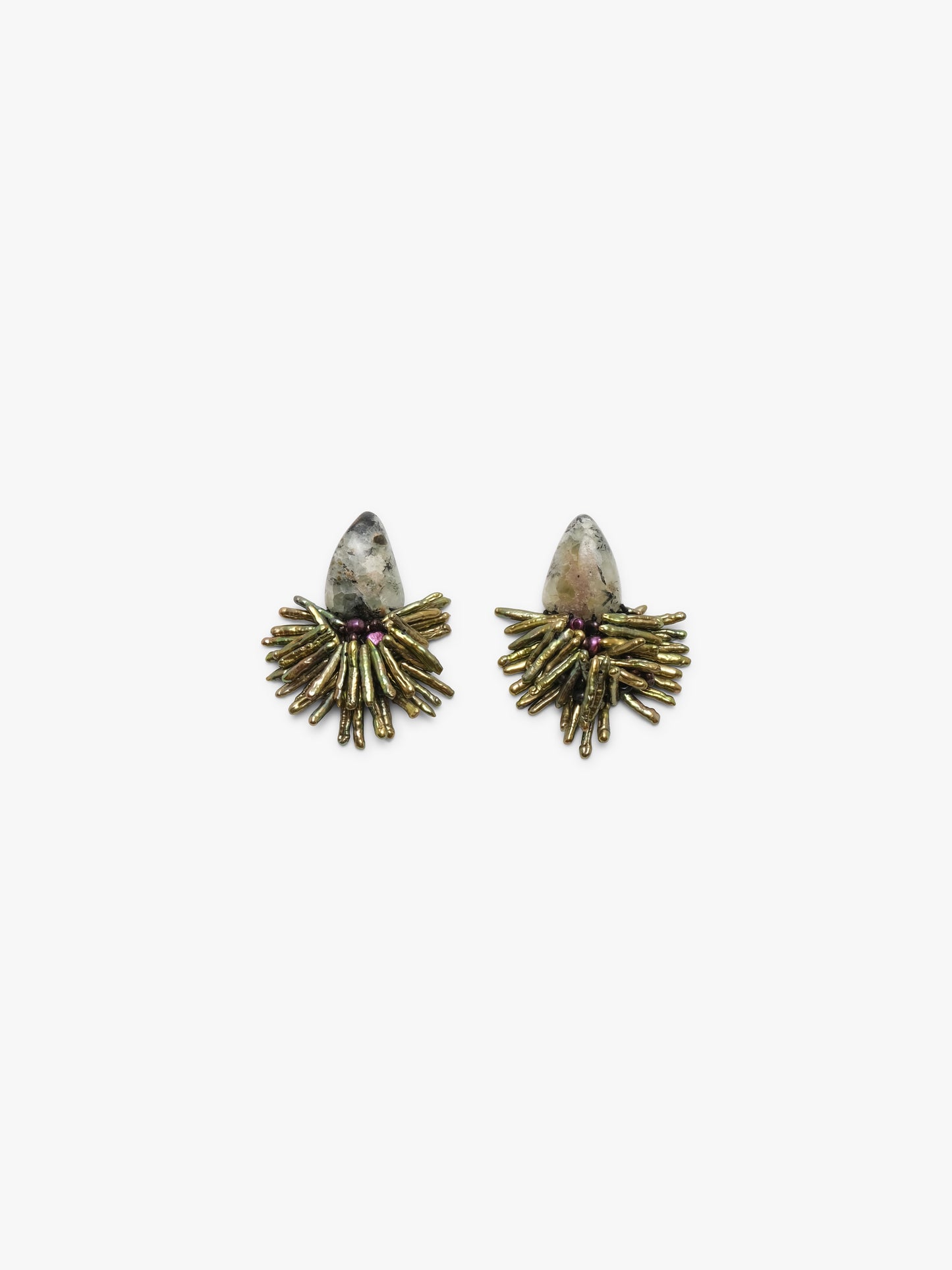 Earrings: prehnite, freshwater pearls