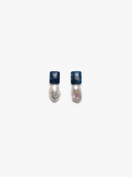 Earrings: baroque pearls, apatite