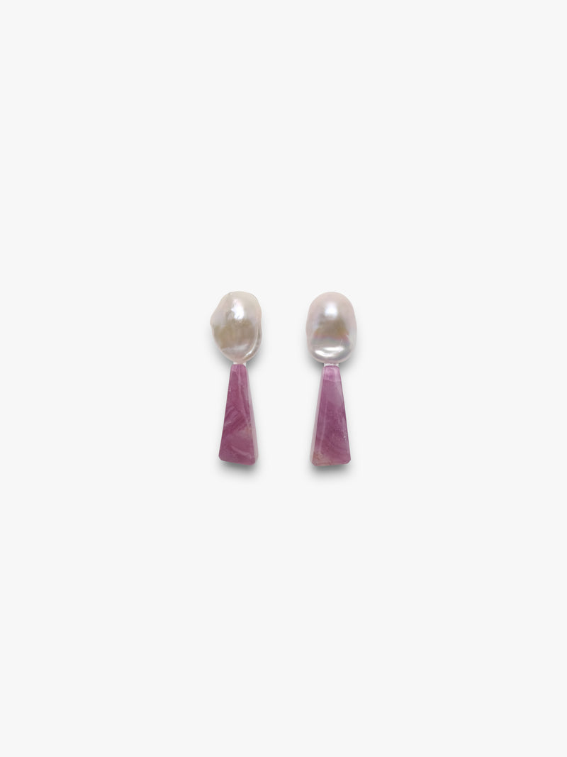 Earrings: baroque pearl, fluorite