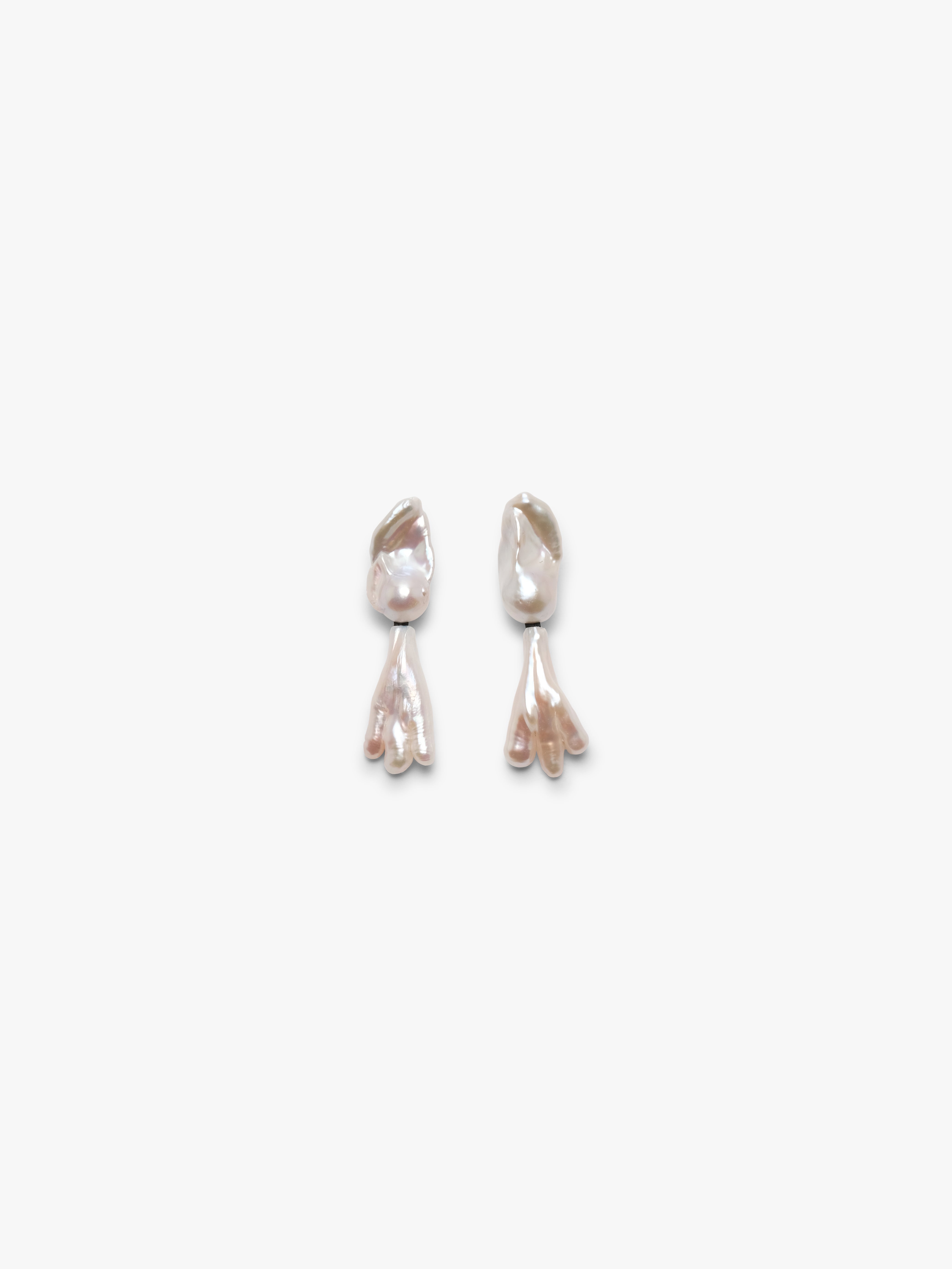Earrings: baroque pearl