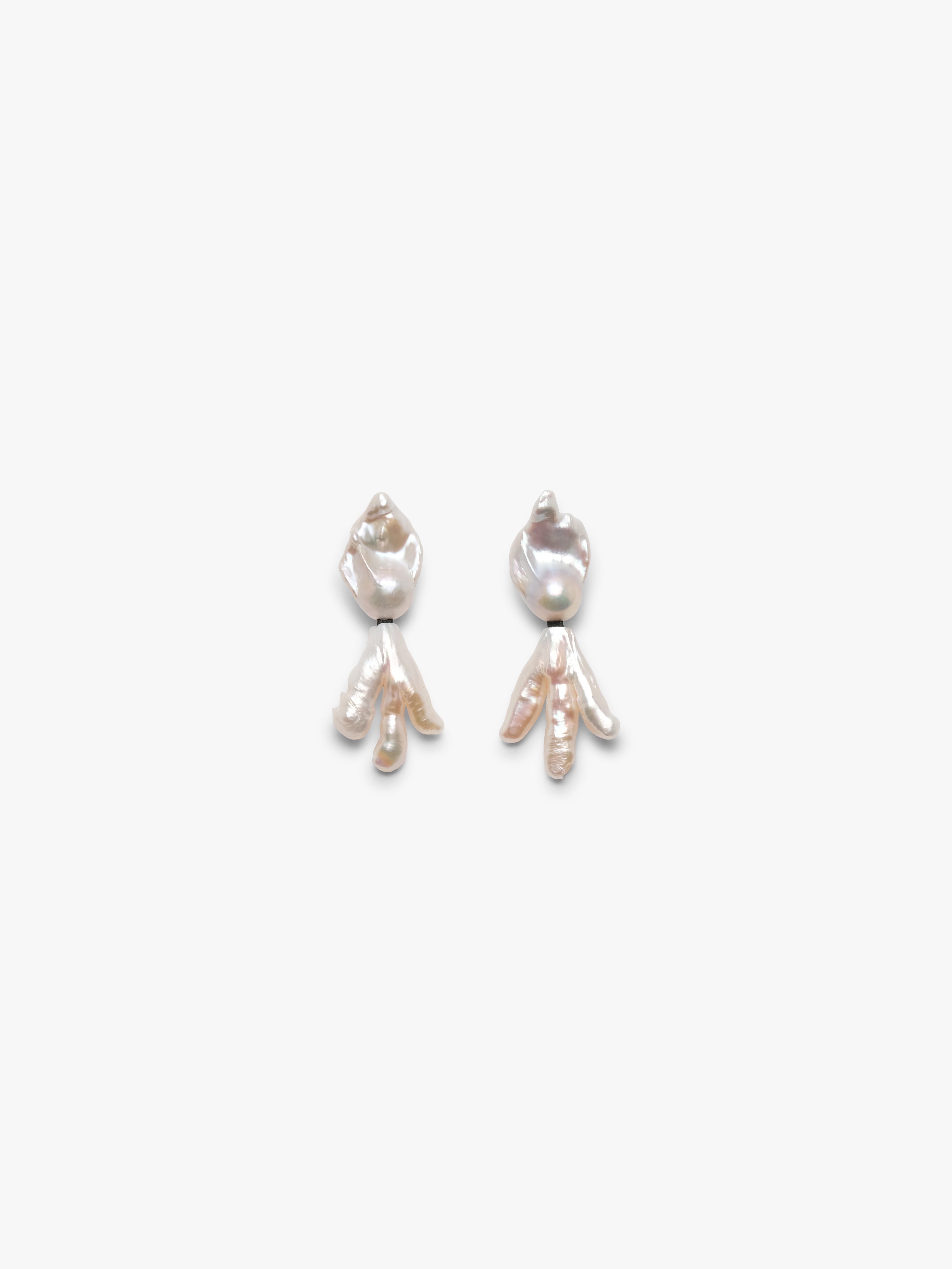 Earrings: baroque pearl
