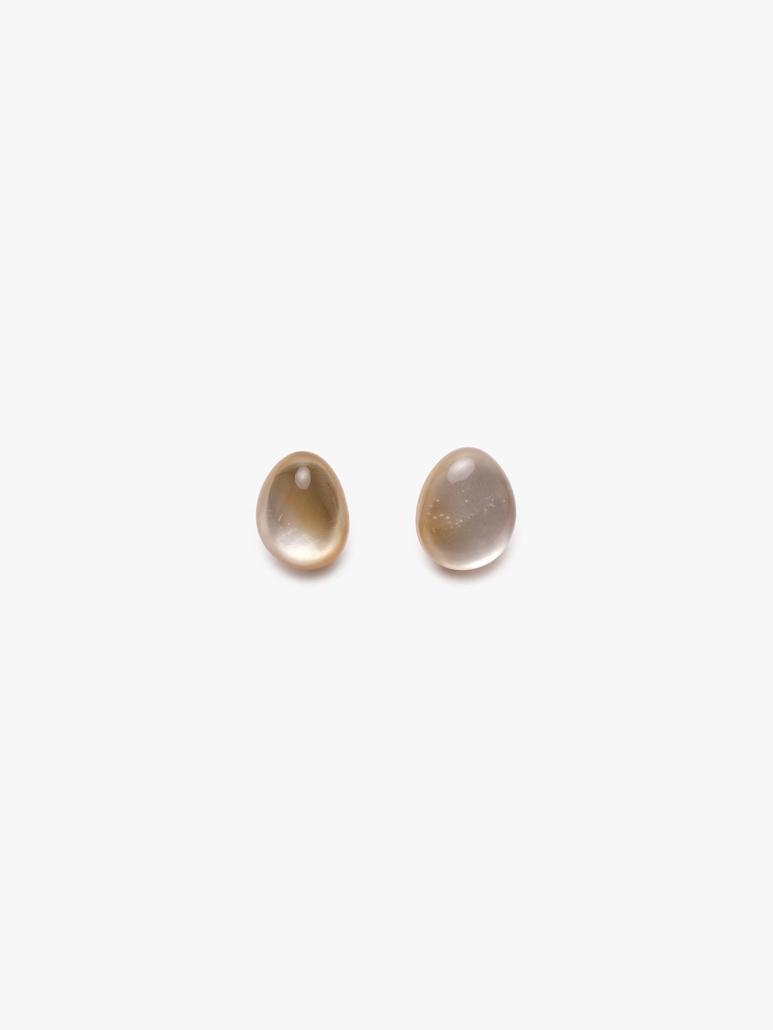 Earrings: mother of pearl, quartz