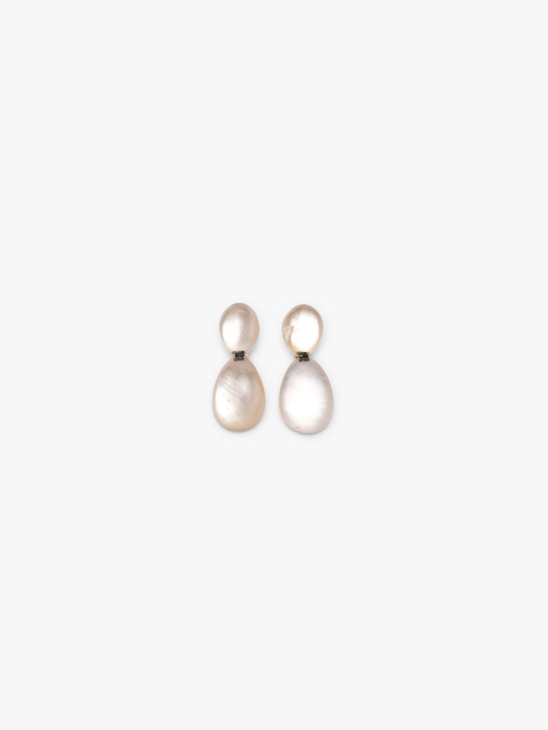 Earrings: quartz, mother of pearl