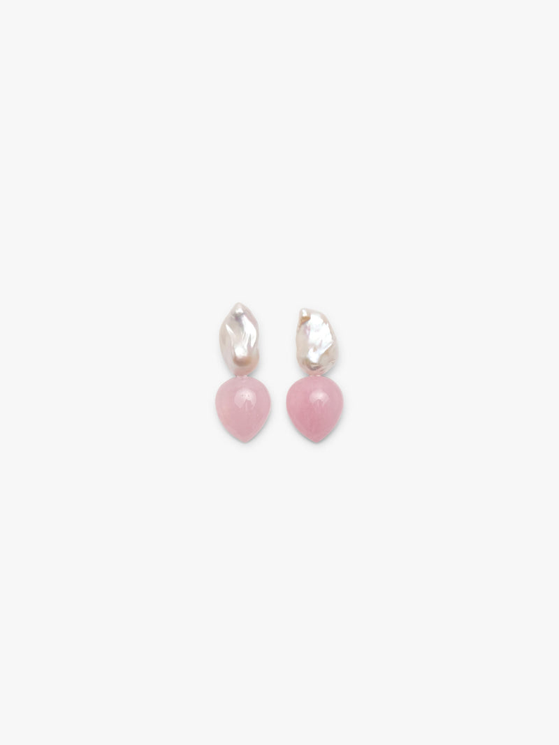 Earrings: baroque pearl, rosequartz