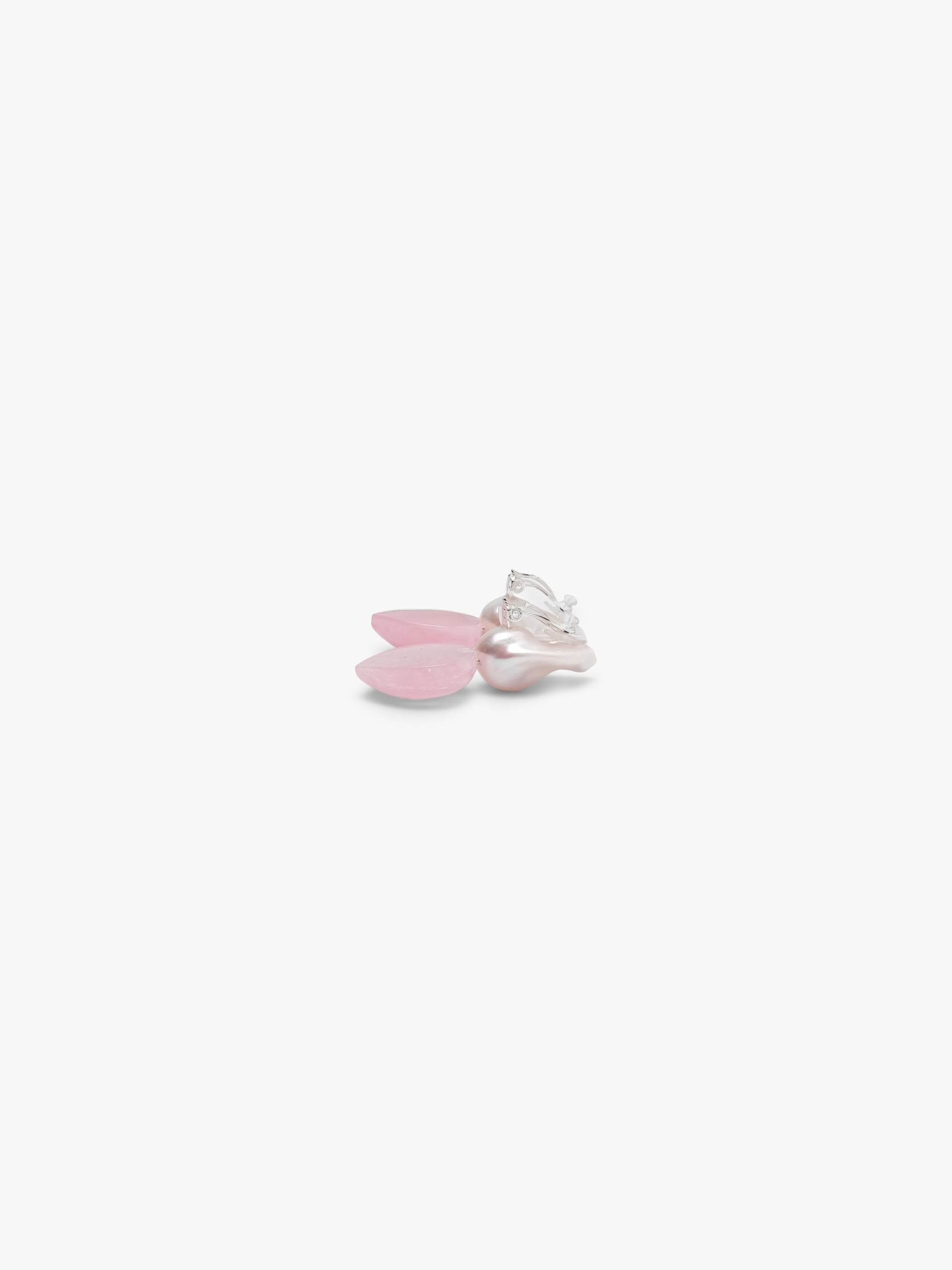 Earrings: baroque pearl, rosequartz