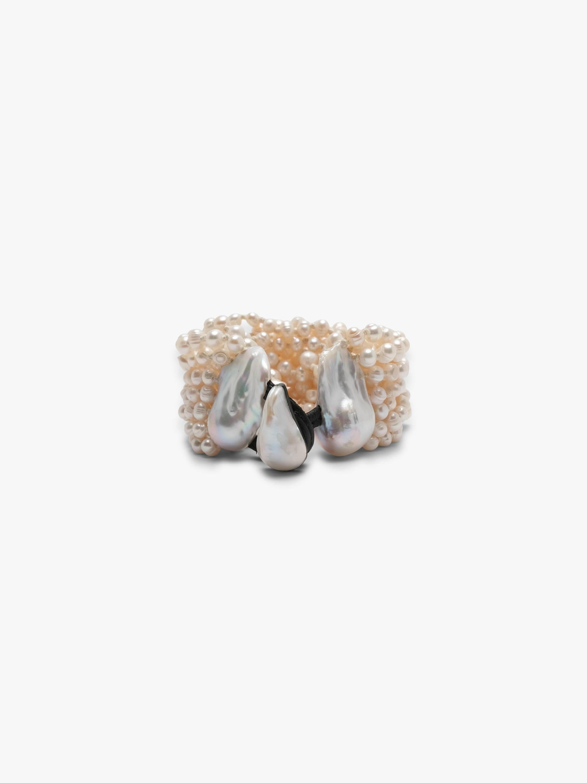 Bracelet: freshwater pearls, baroque pearls