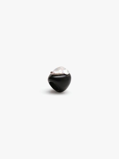 Ring: baroque pearls, ebony