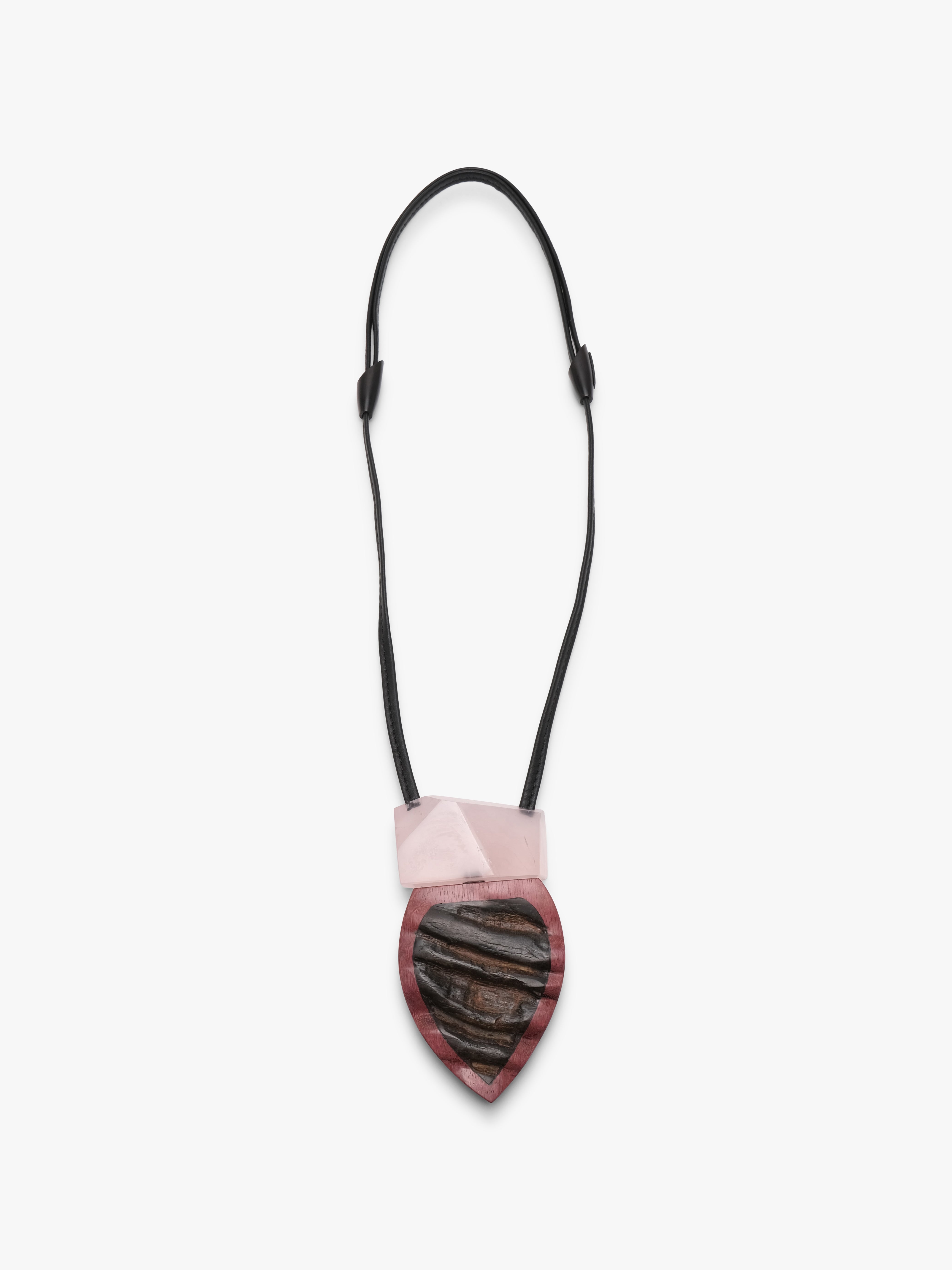 Pendant: horn, rosequartz, amaranth