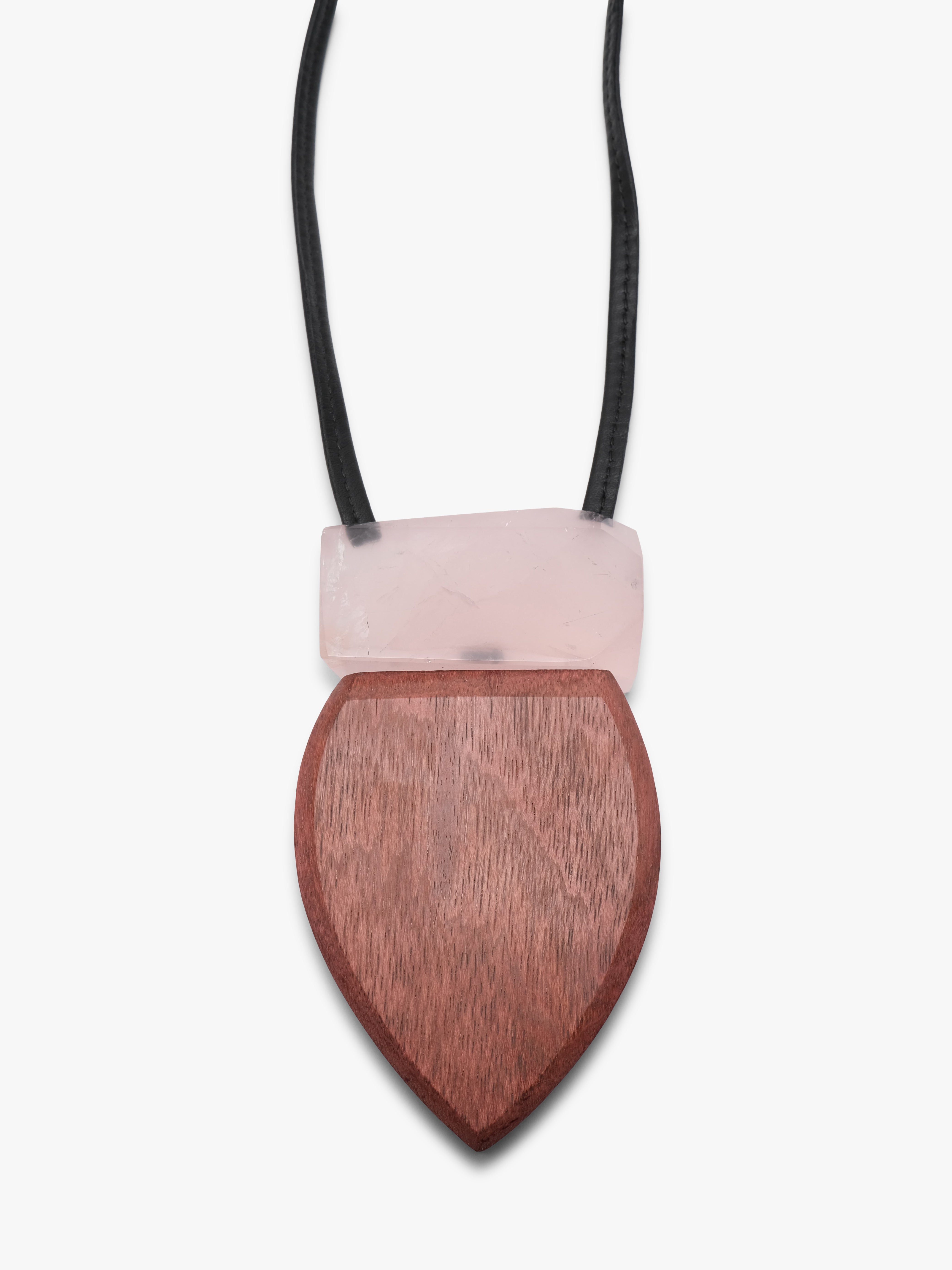 Pendant: horn, rosequartz, amaranth