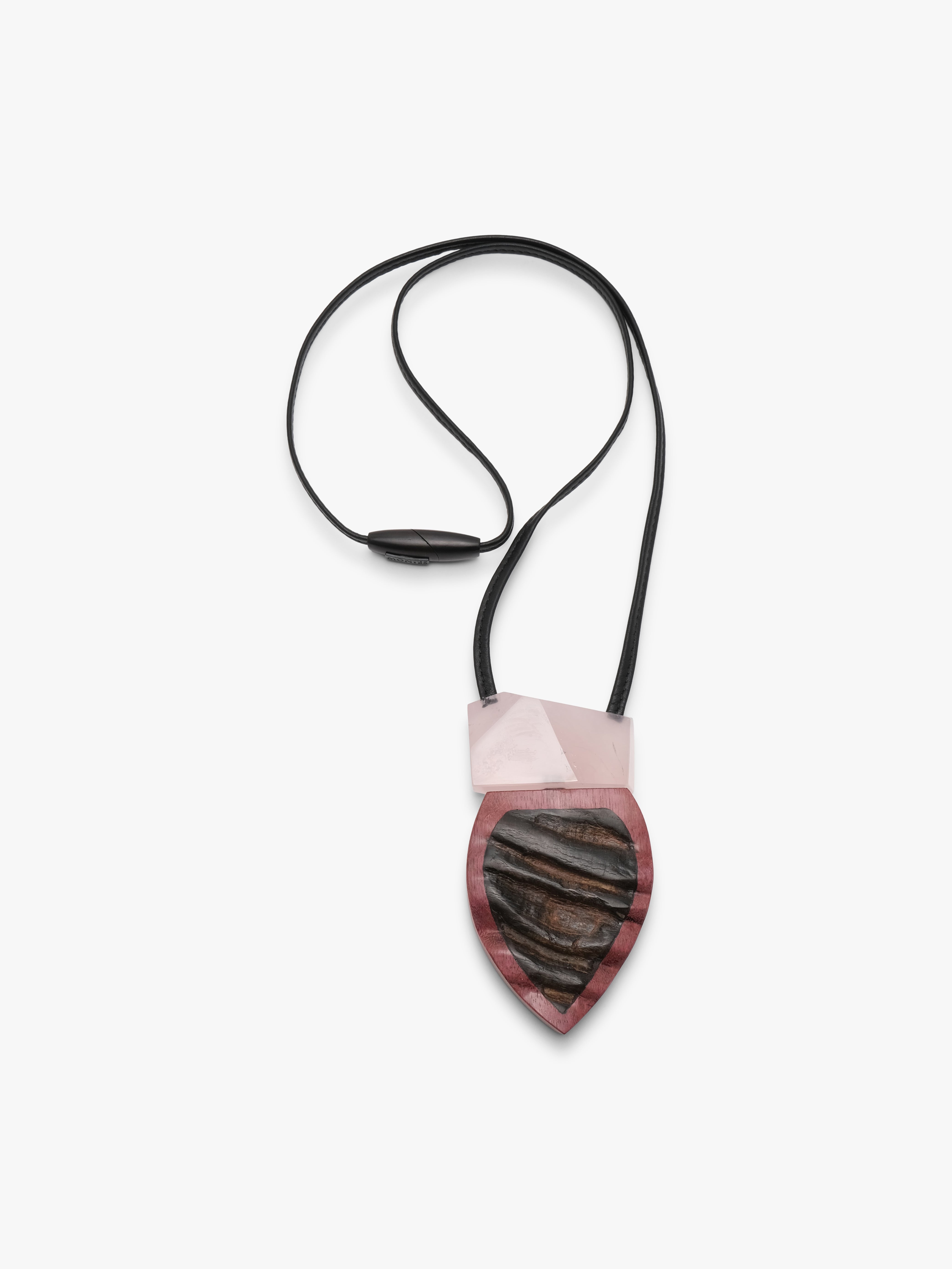 Pendant: horn, rosequartz, amaranth