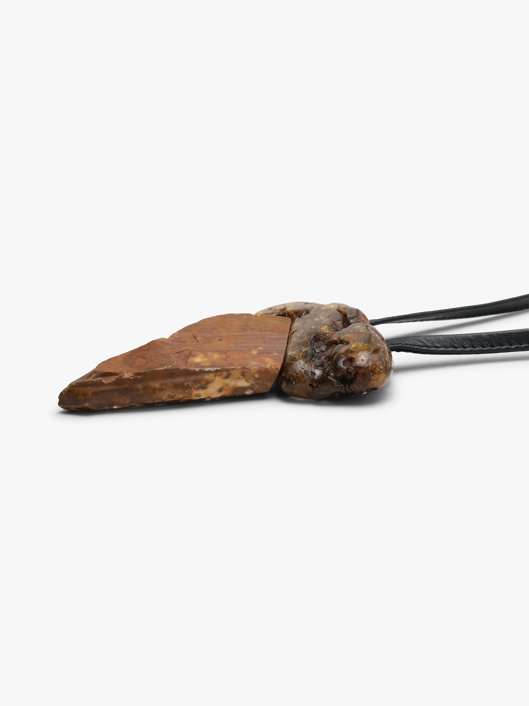 Pendant in amber and flint