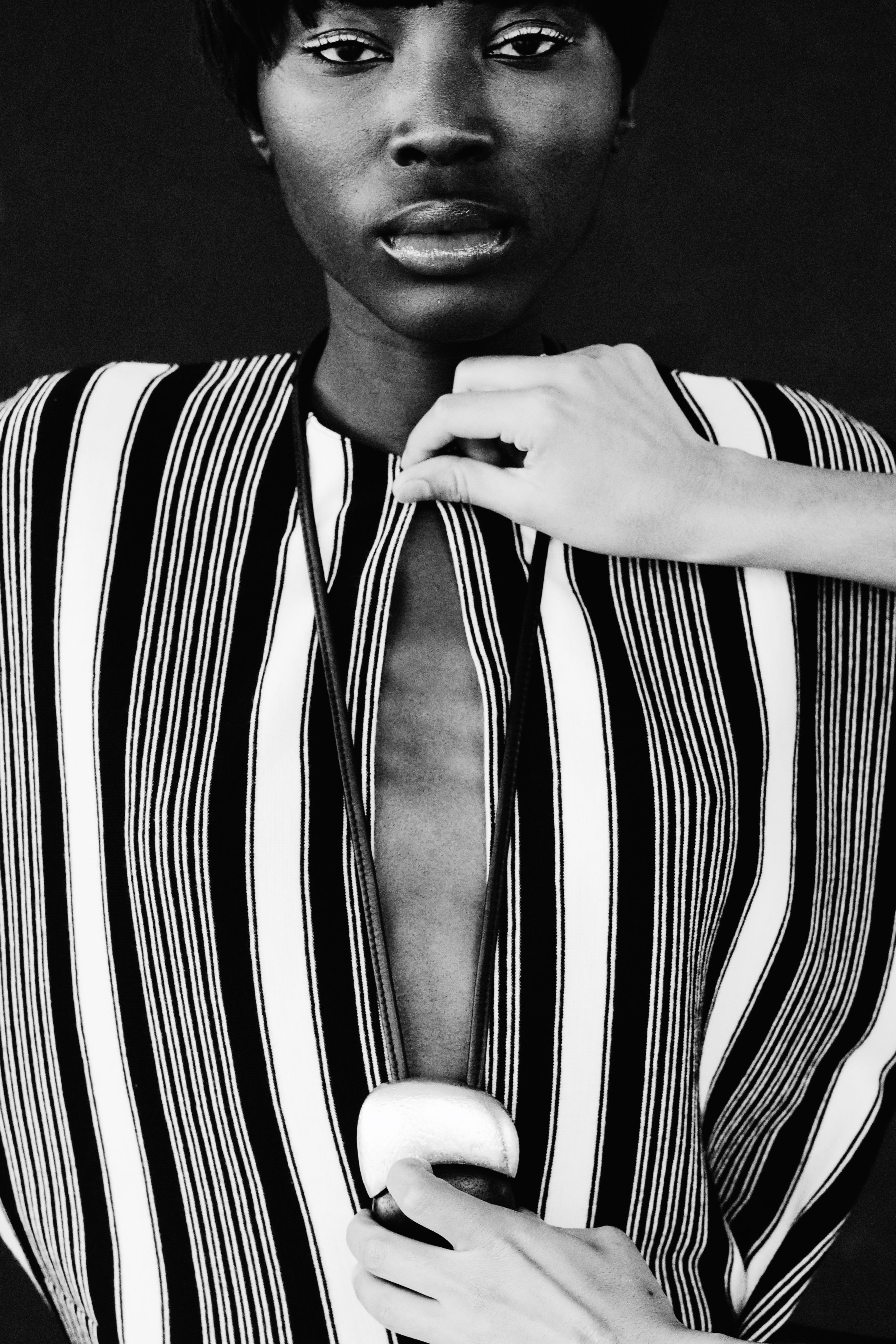 Aurena pendant: silverfoil, acacia