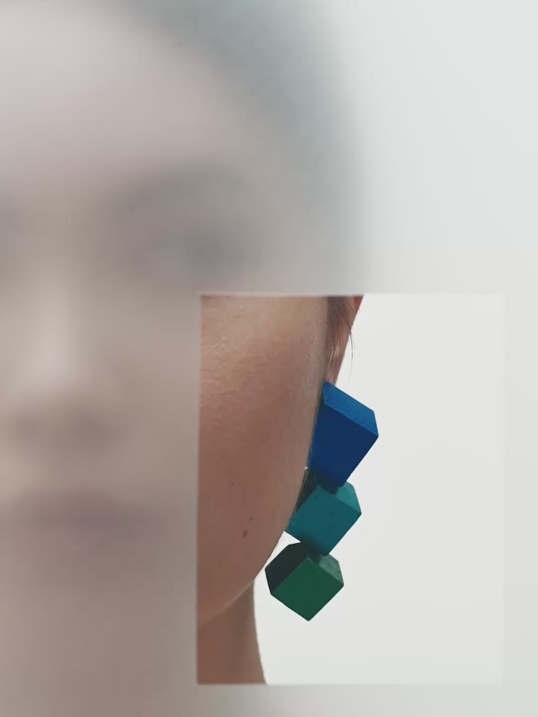 Ignis earrings: blue/green