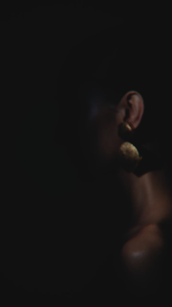 Amia earring: goldfoil