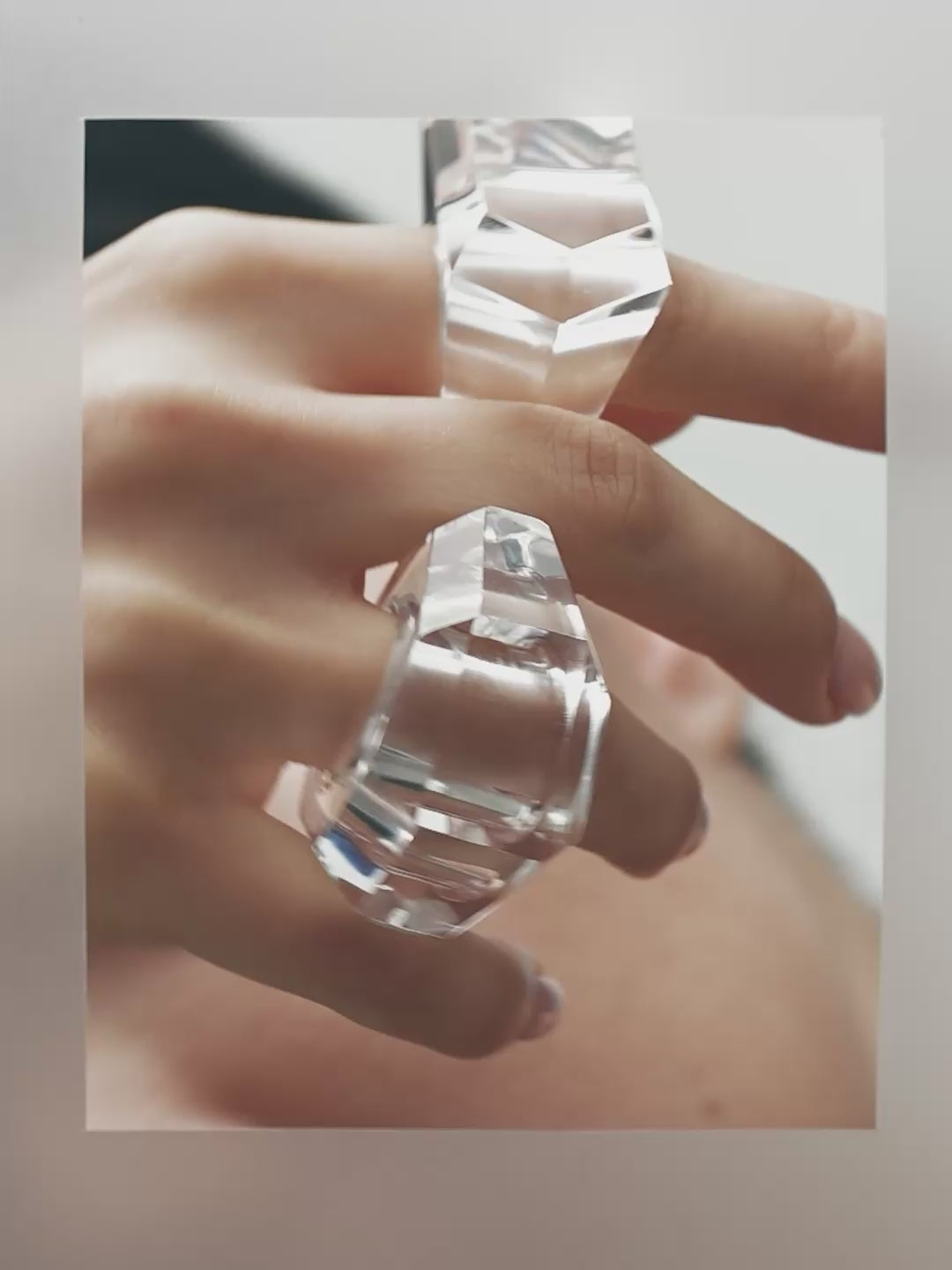 Clera ring: acrylic