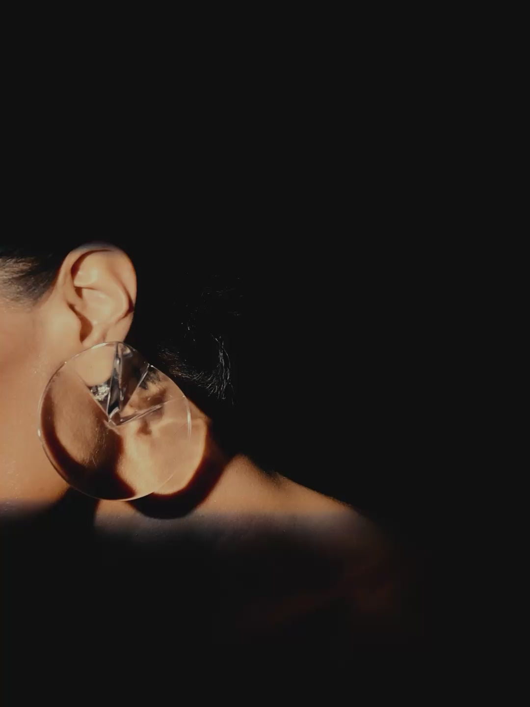 Nomi earrings: transparent greencast