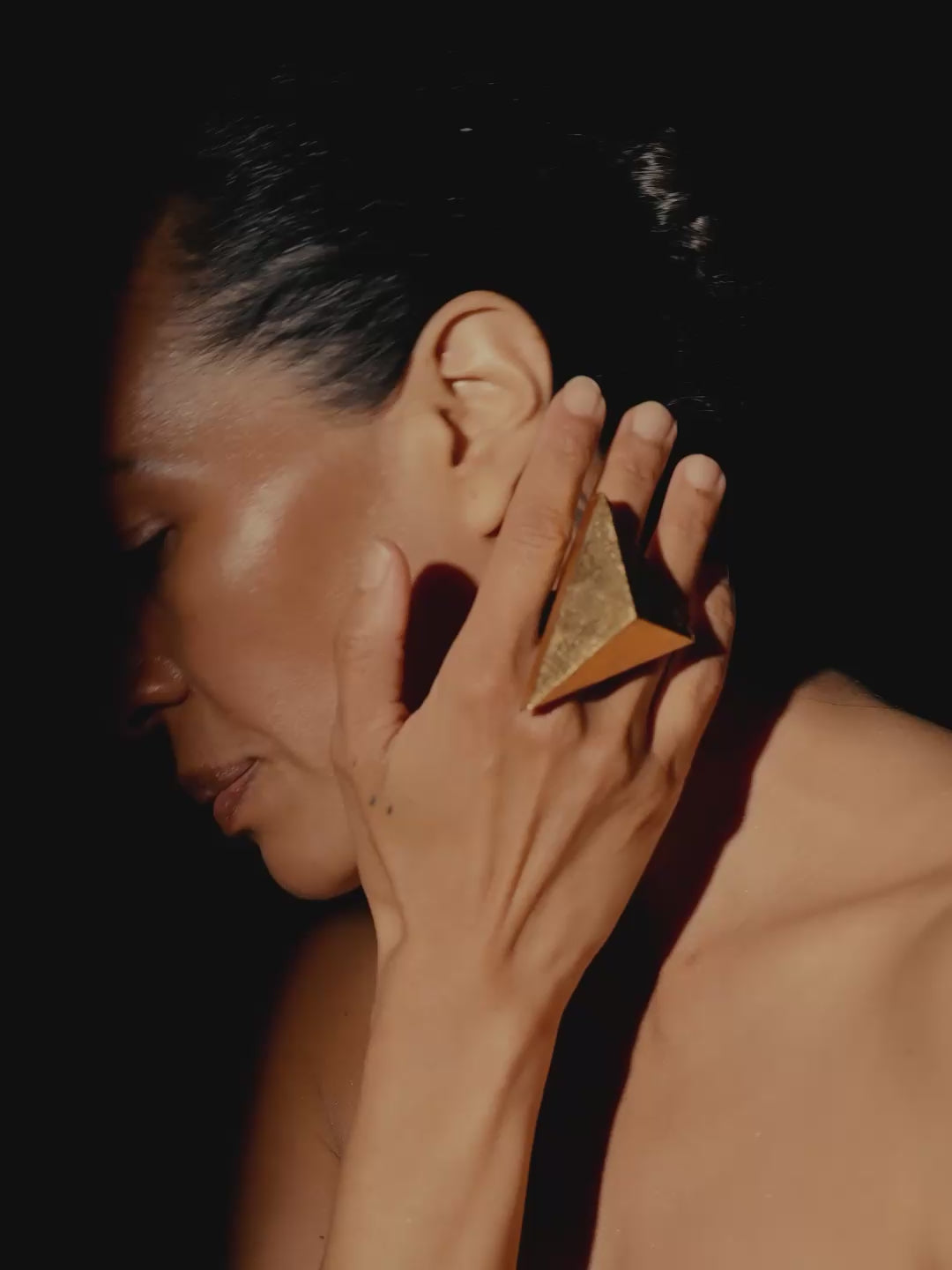 Gemira ring: acacia, leather, goldfoil