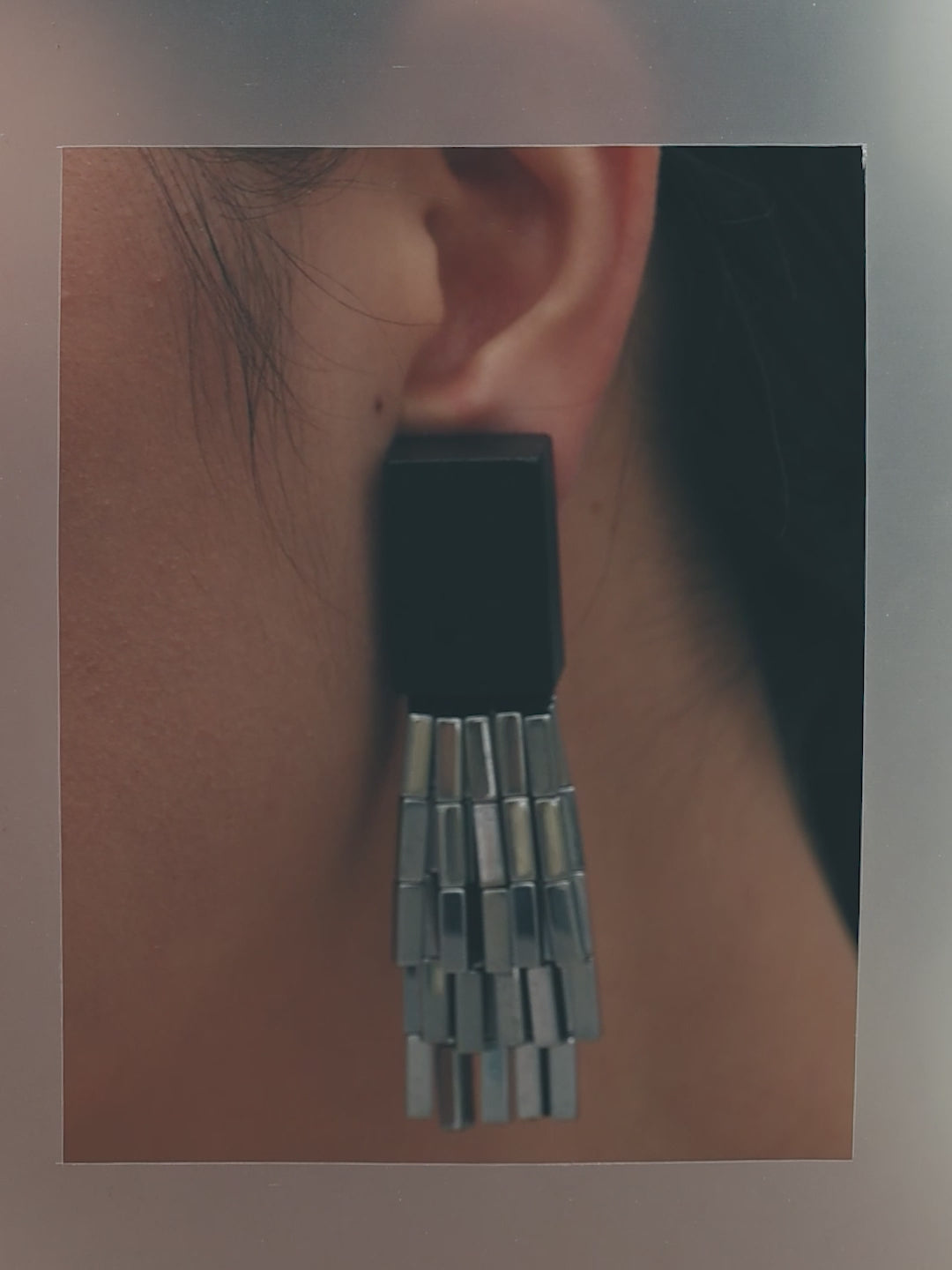 Aria earring: hematite stone, acacia