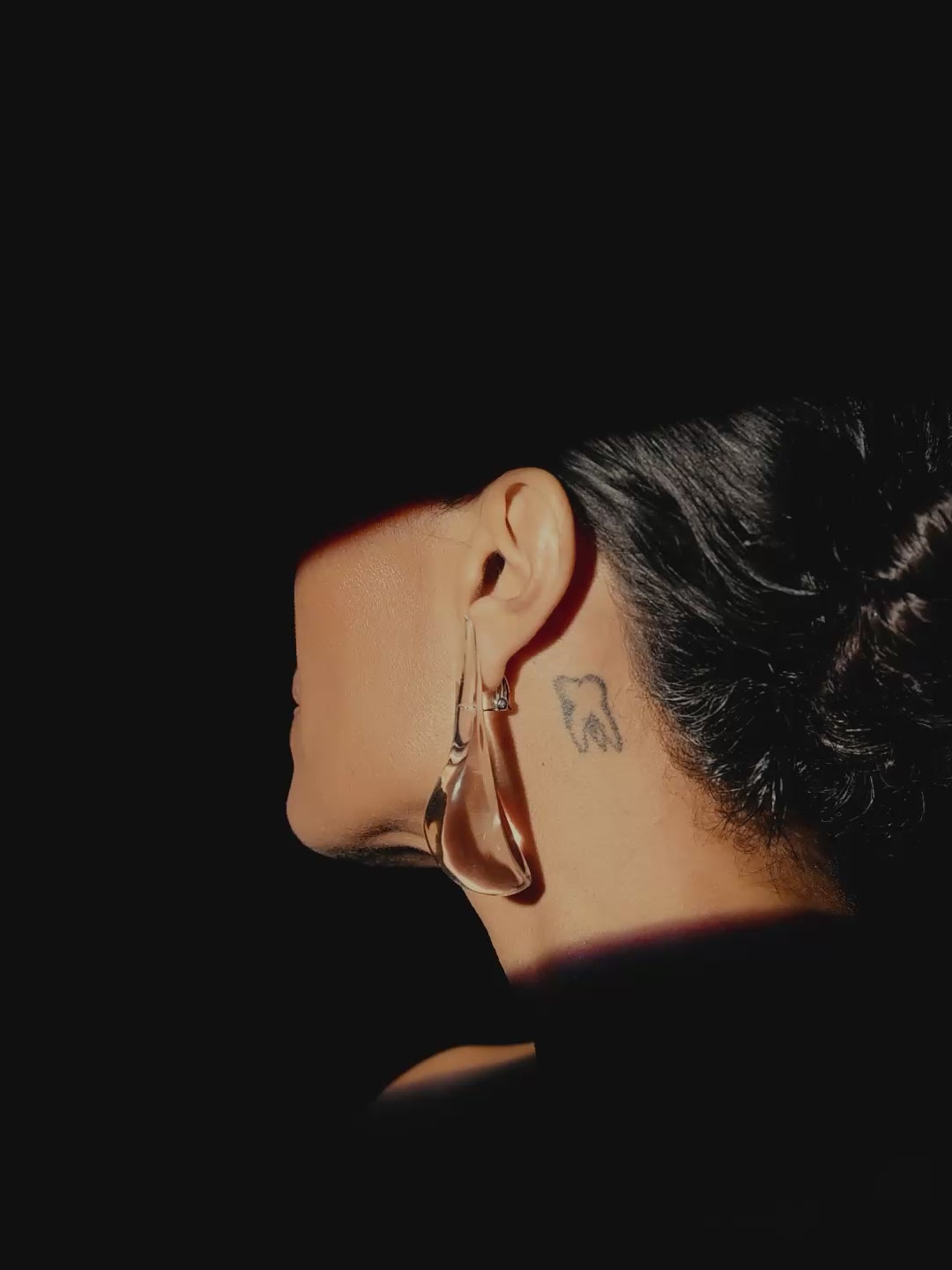 Naysia earrings: clear greencast