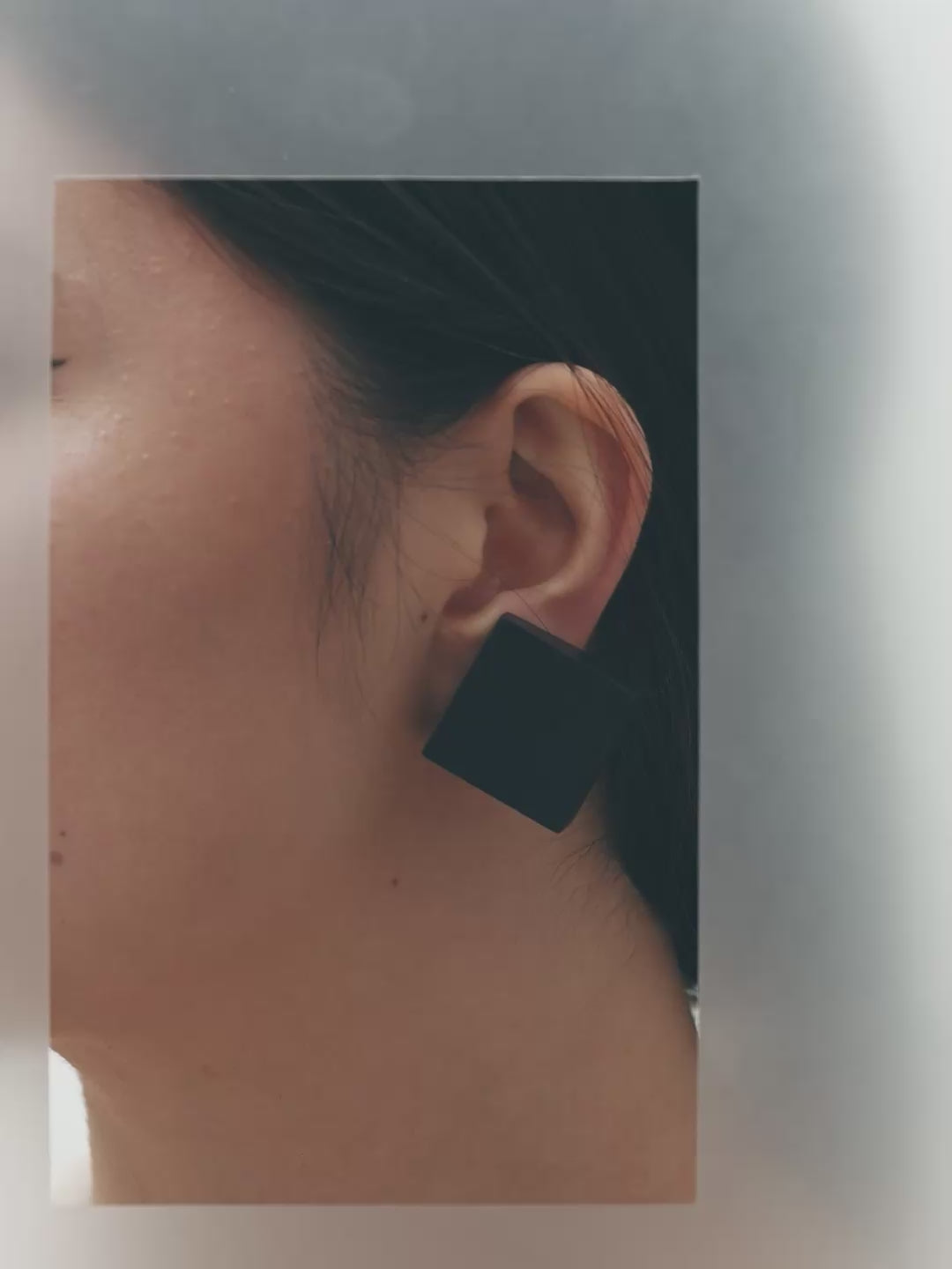 Venia earring: black acacia