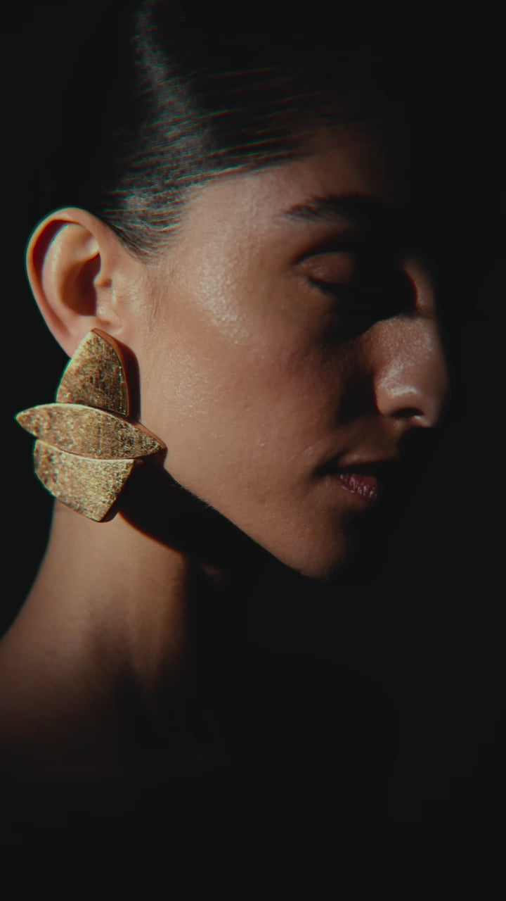 Olia earring: goldfoil