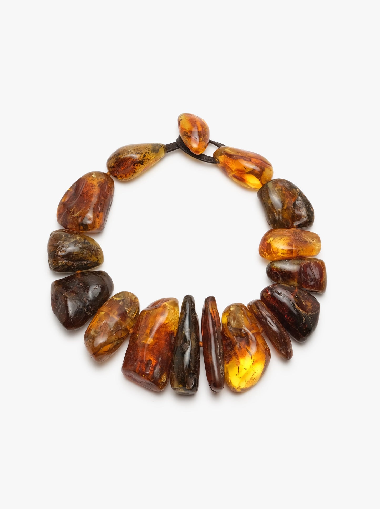 Necklace: amber