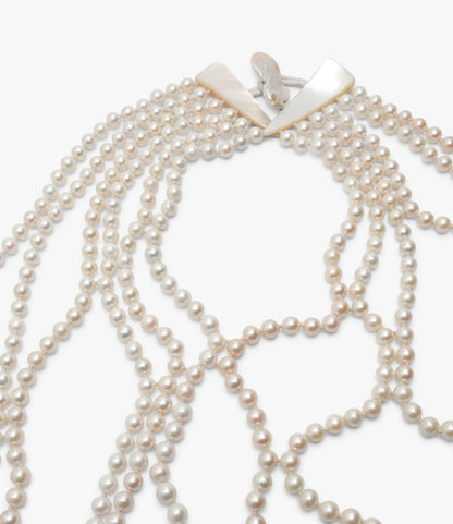 Necklace: showpiece of freshwater pearls