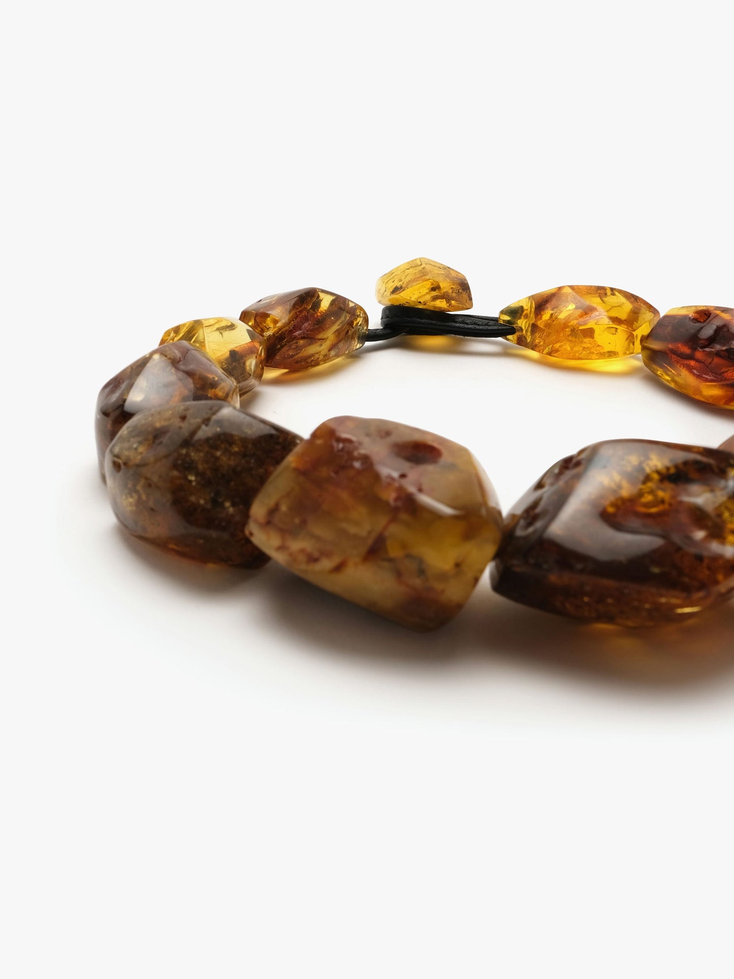 Necklace: amber