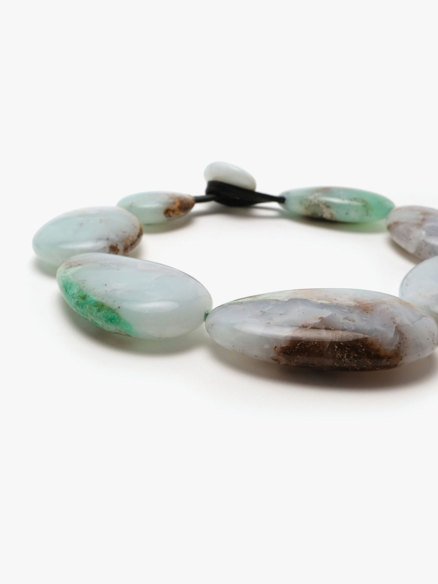 Necklace: chrysoprase with motherstone