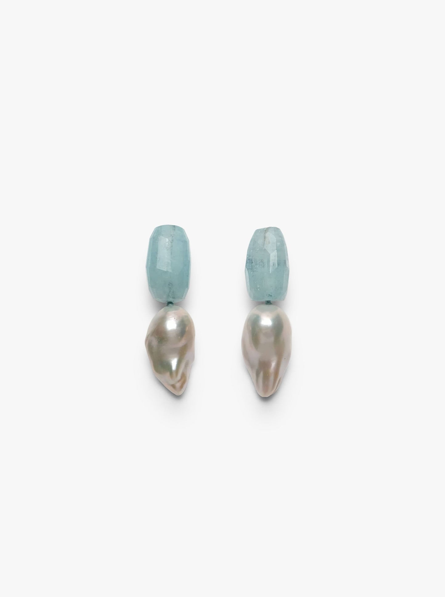 Stud earrings: aquamarine, pearl