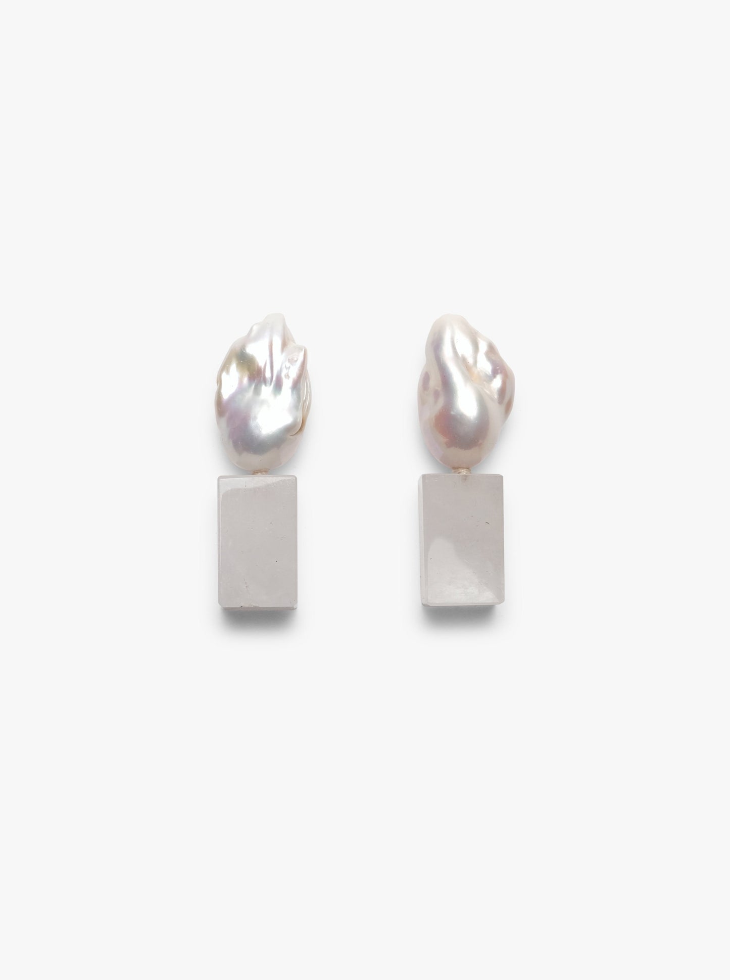 Stud earrings: mountain crystal, baroque pearl