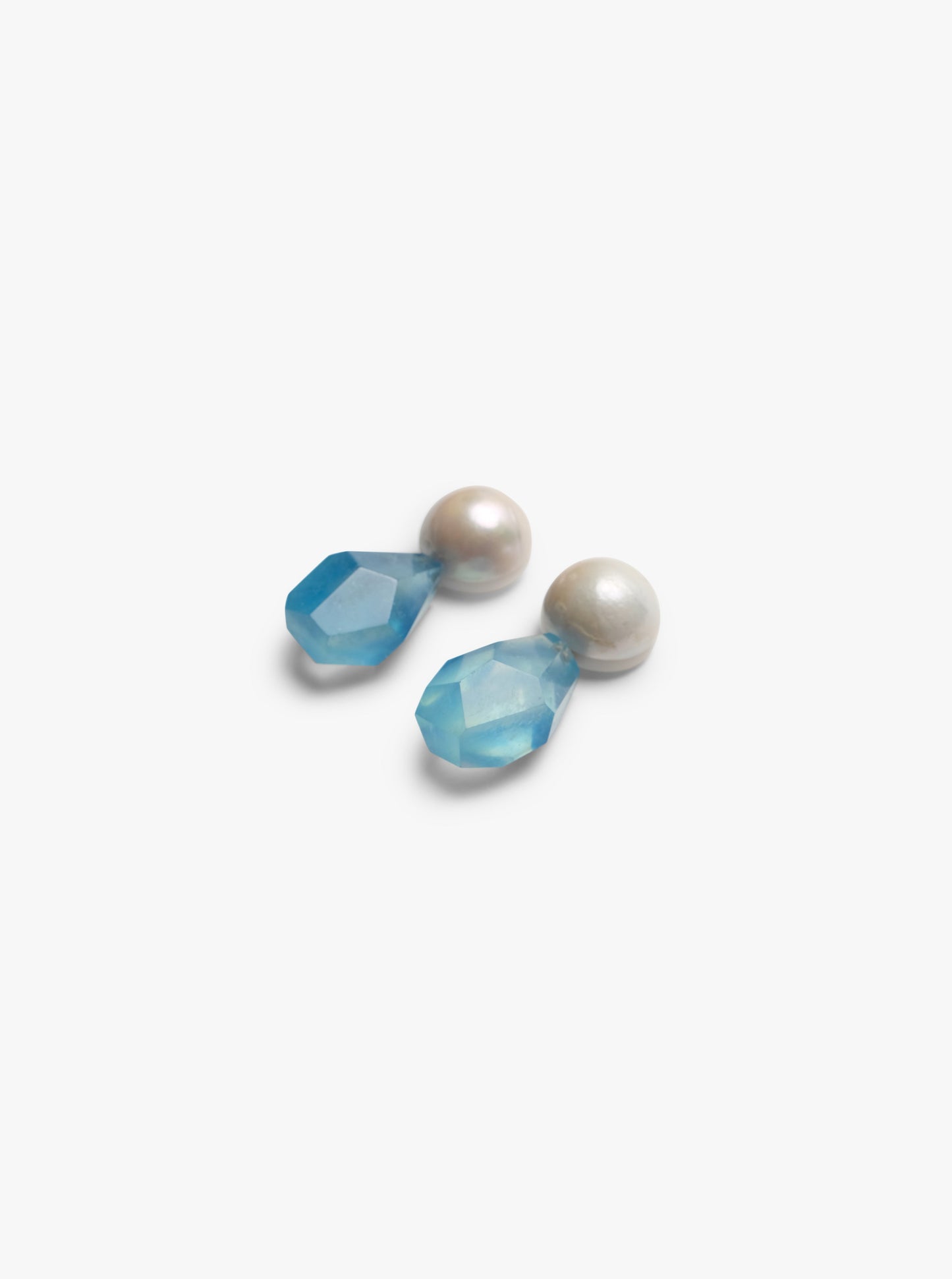 Stud earrings: aquamarine, freshwater pearl