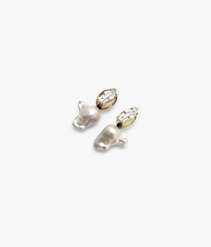 Earring: baroque pearls, lemon quartz