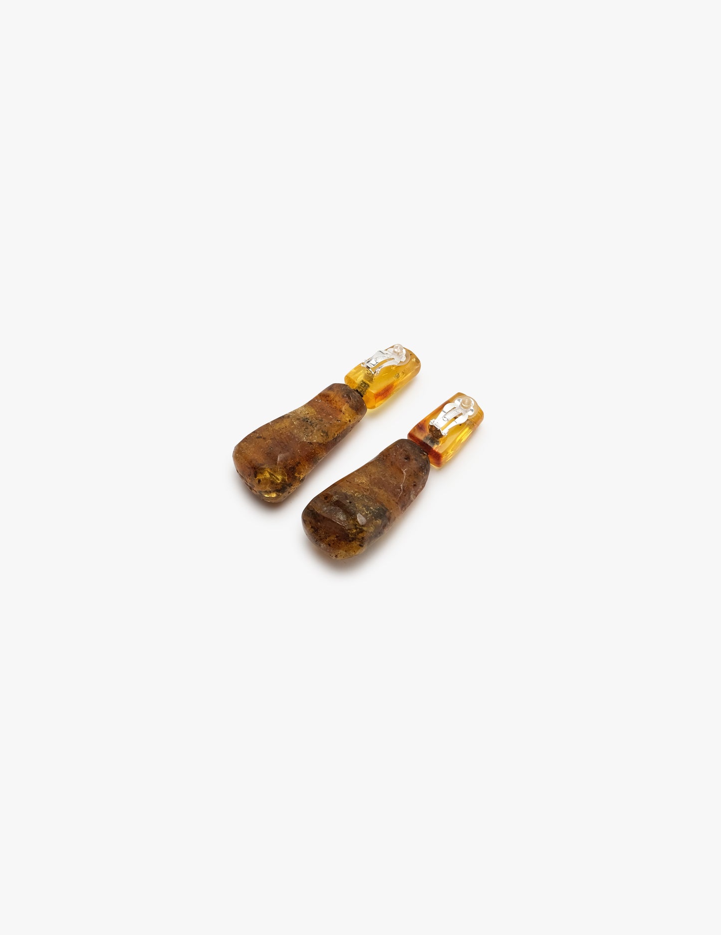 Earring: amber